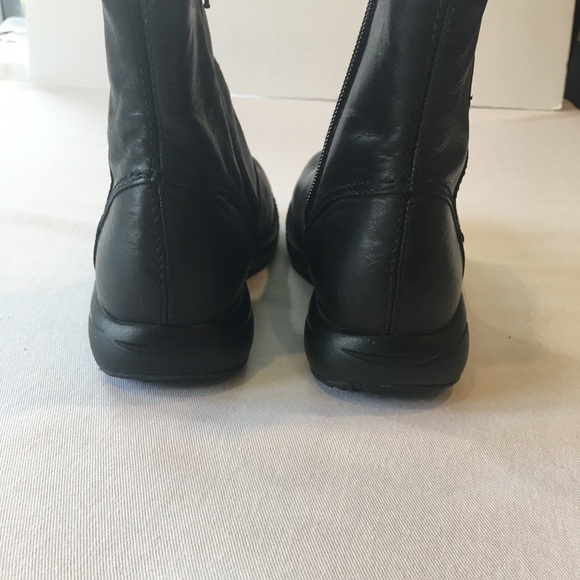 Merrell Tetra Catch Black Leather Waterproof Boots - Picture 6 of 8